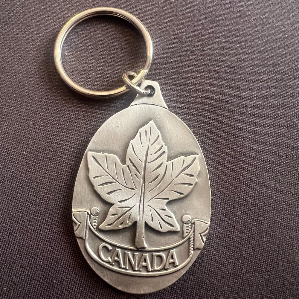 Canada Pewter Silver Tone Keyring, excellent condition